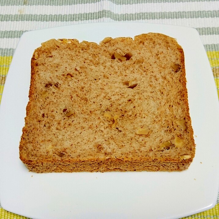 香ばしさがやみつき☆胚芽クルミ食パン